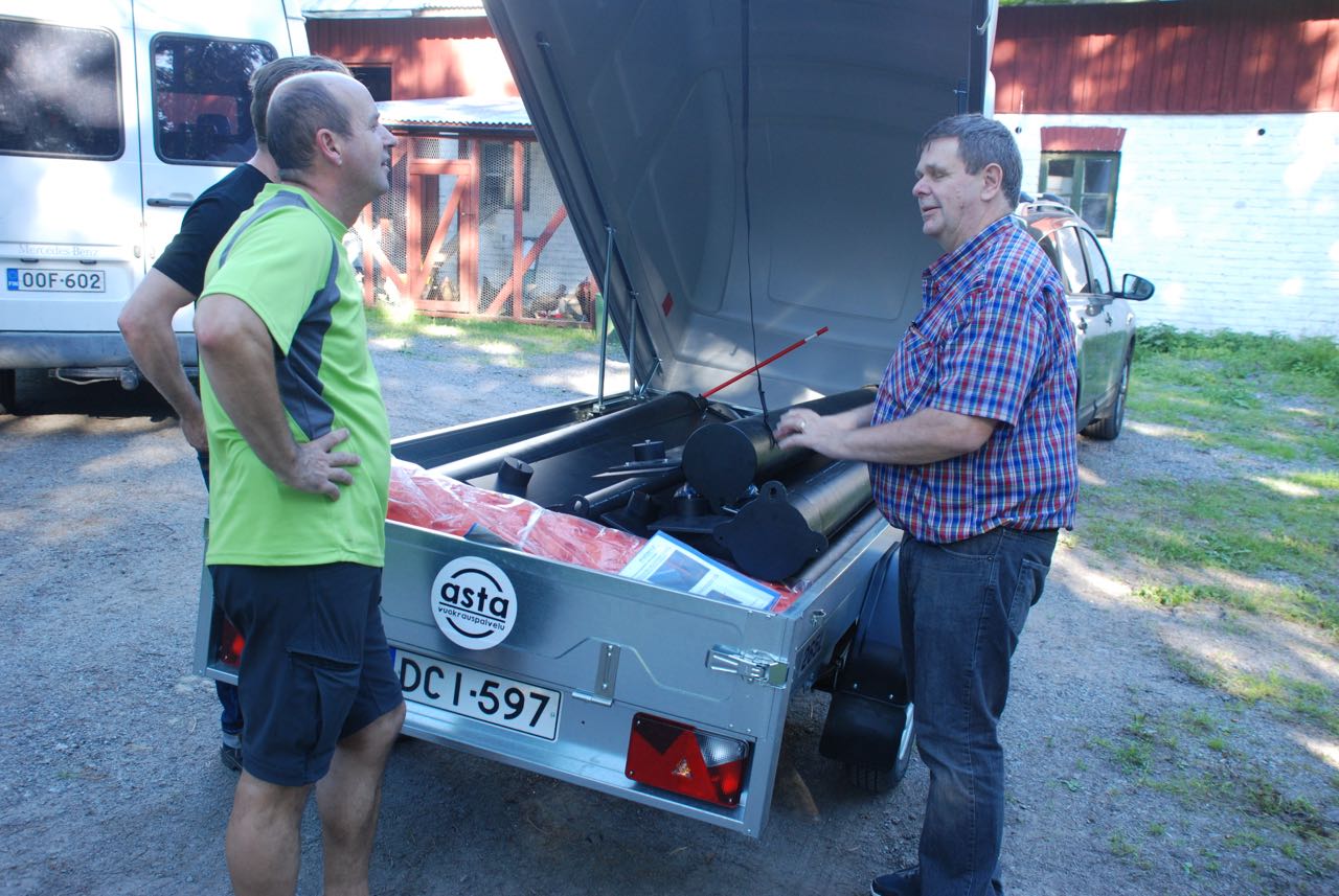 Bengt Leander hämtade vakbegränsaren från Pargas. Den väntar på montering.